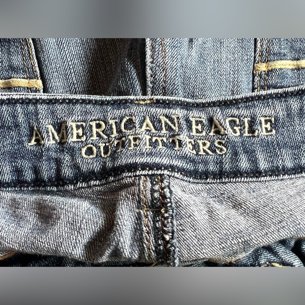 American Eagle Skinny Stretch light wash 2 Regular - Picture 5 of 6